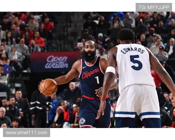 鲍威尔与希罗携手共进共同探讨默契配合之道